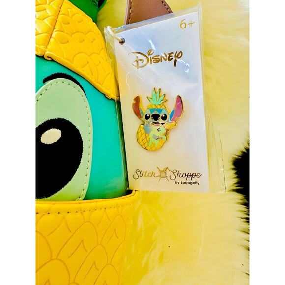 *NEW* Stitch Shoppe By Loungefly Lilo & Stitch Figural Pineapple Crossbody & Pin - Picture 2 of 8